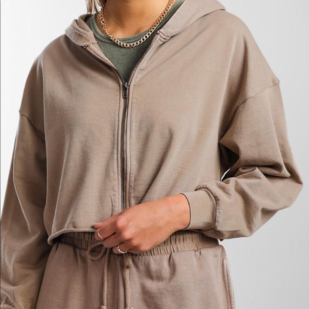 Cropped zip up